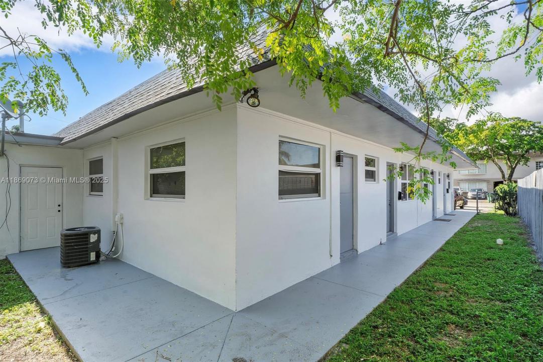 5305 nw 18th cvt 5305, Lauderhill, Florida 33313