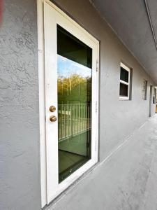 3265 Griffin Rd 205, Dania Beach, Florida 33312, USA