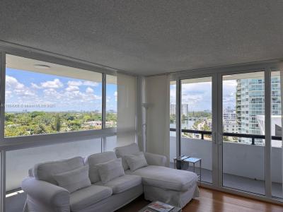 3200 Collins Ave 7-4, Miami Beach, Florida 33140, USA
