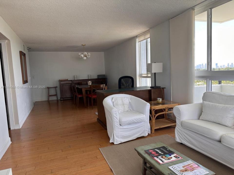 3200 Collins Ave 7-4, Miami Beach, Floryda 33140, USA