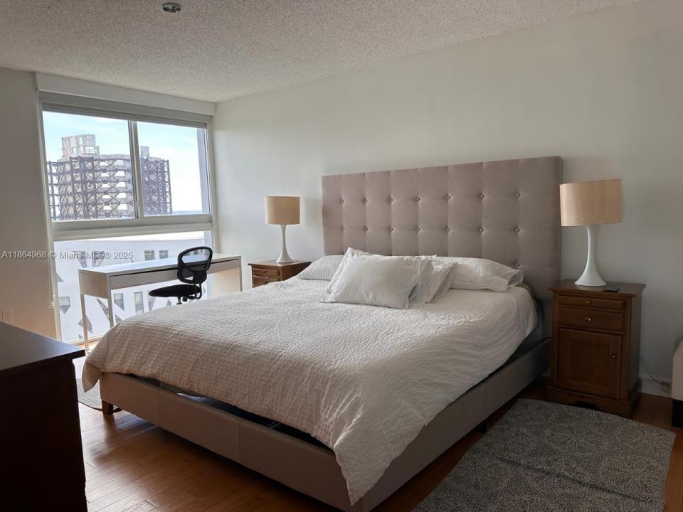 3200 Collins Ave 7-4, Miami Beach, Floryda 33140, USA