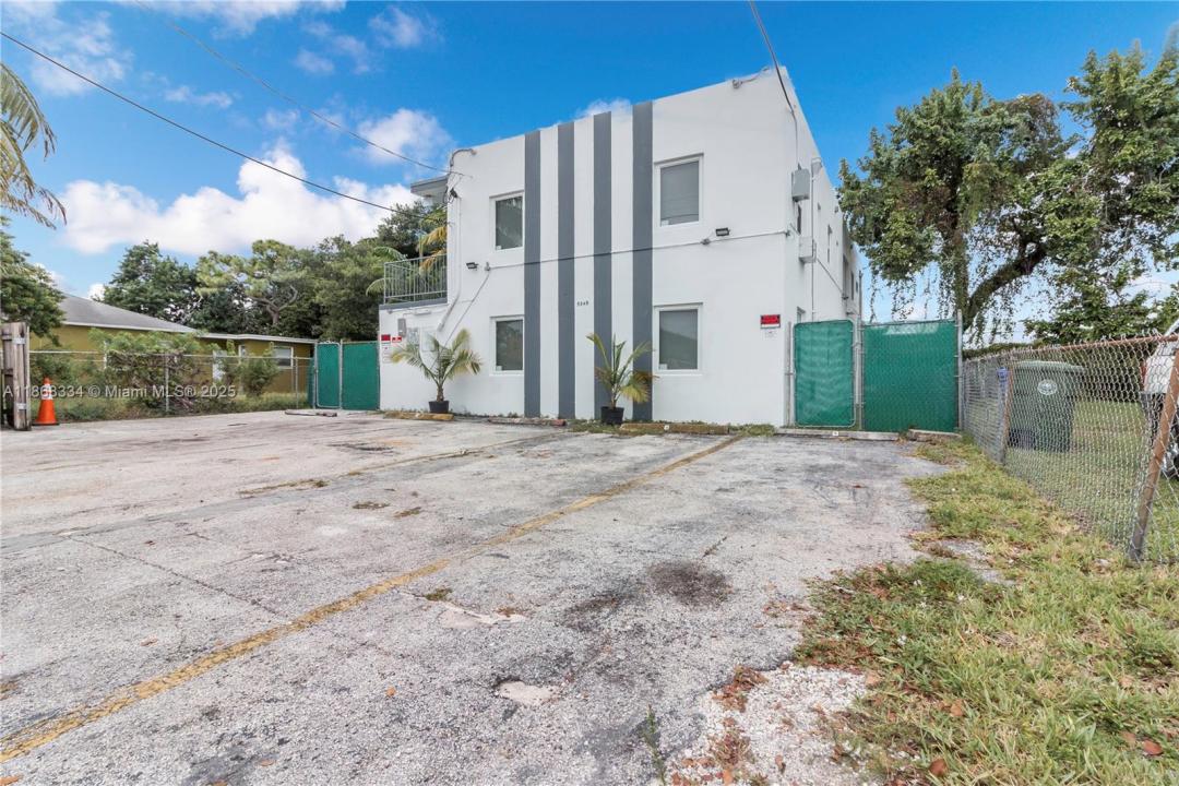 1245 NW 60th St, Miami, Florida 33142