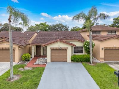 6646 NW 175th Ter, Hialeah, Florida 33015, USA