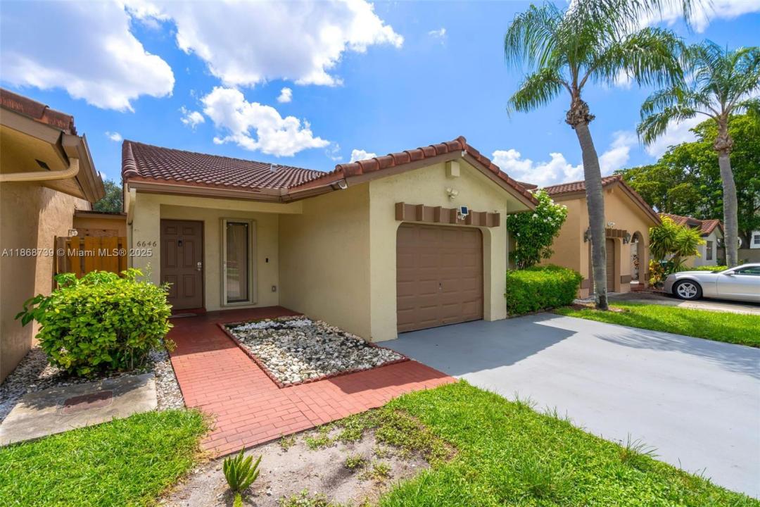 6646 NW 175th Ter, Hialeah, Florida 33015, Estados Unidos