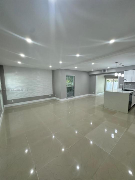 8003 NW 70th Ave, Tamarac, פלורידה 33321, ארצות הברית של אמריקה