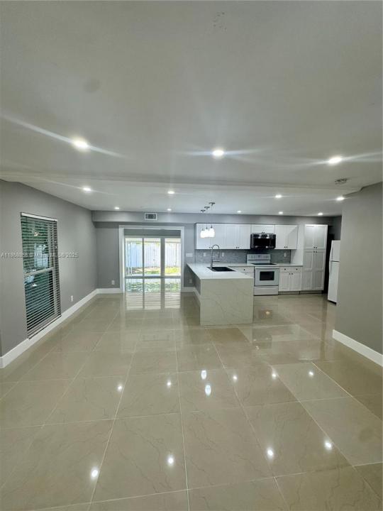 8003 NW 70th Ave, Tamarac, פלורידה 33321, ארצות הברית של אמריקה