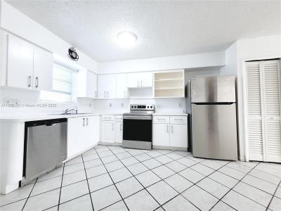 14002 NE 6 AVE ., North Miami, Florida 33161, USA