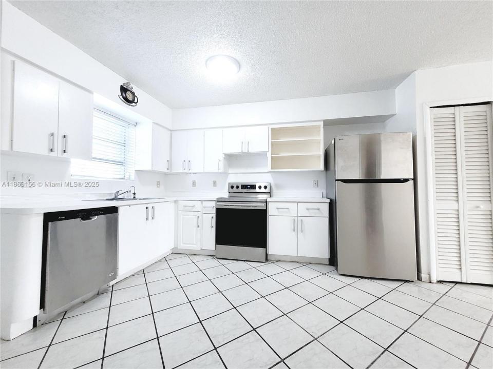 14002 NE 6 AVE ., North Miami, Florida 33161