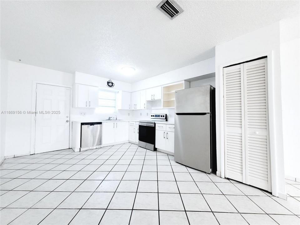 14002 NE 6 AVE ., North Miami, Florida 33161