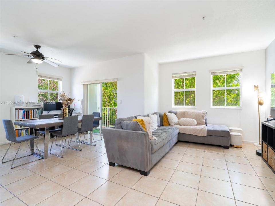 8620 NW 97th Ave 202, Doral, Florida 33178, USA