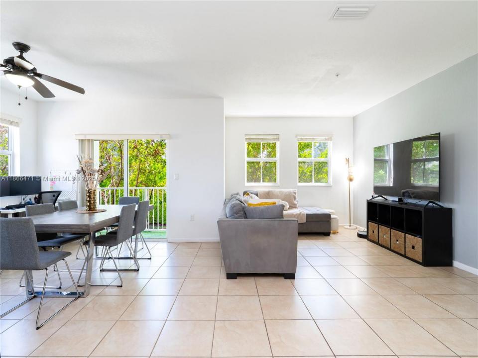 8620 NW 97th Ave 202, Doral, Florida 33178, USA