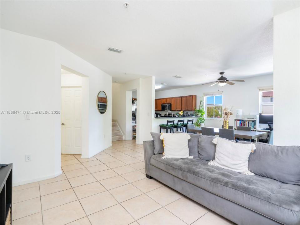 8620 NW 97th Ave 202, Doral, Florida 33178, USA