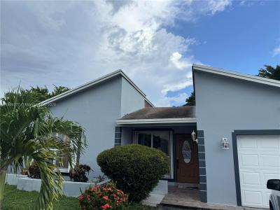 5721 NW 56th Pl, Tamarac, Florida 33319, USA
