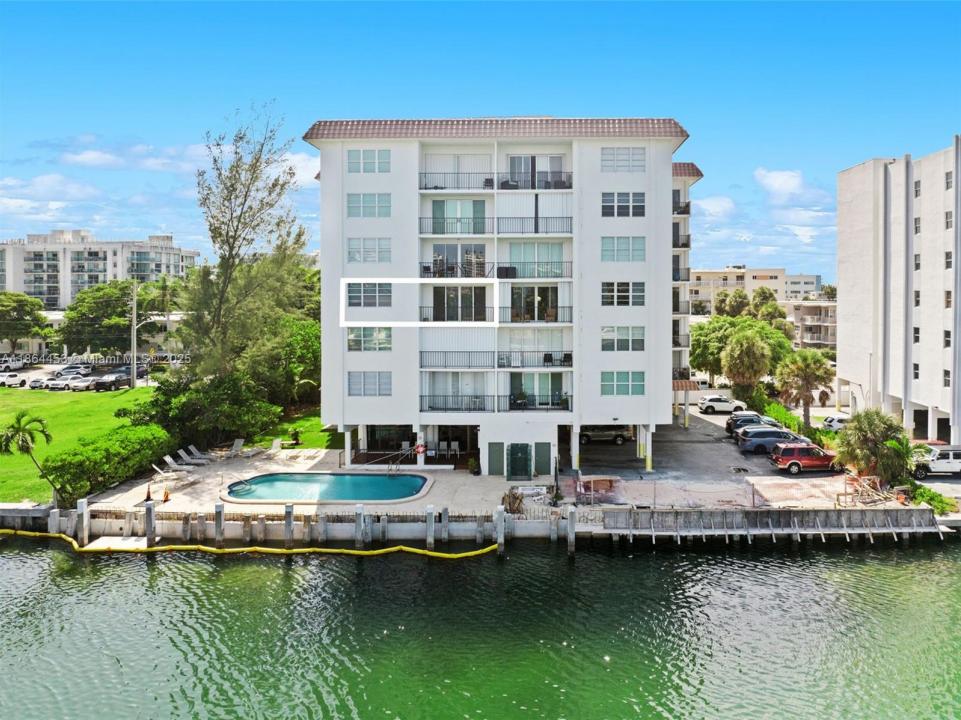9341 E Bay Harbor Dr 4C, Bay Harbor Islands, Florida 33154, USA
