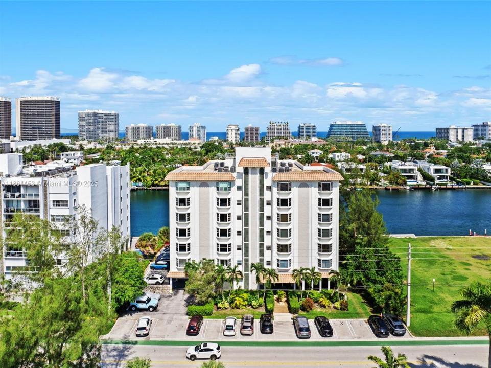 9341 E Bay Harbor Dr 4C, Bay Harbor Islands, Florida 33154, USA