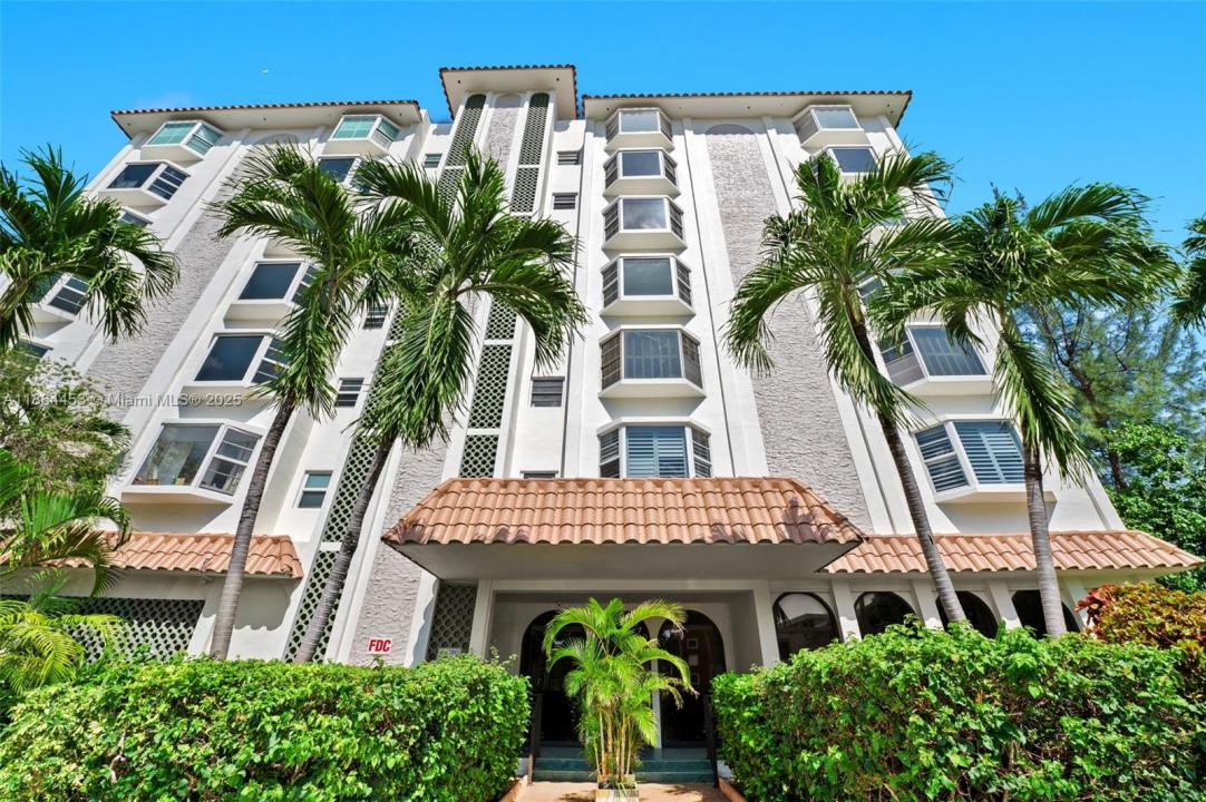 9341 E Bay Harbor Dr 4C, Bay Harbor Islands, Florida 33154, USA