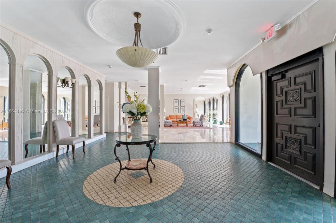 9341 E Bay Harbor Dr 4C, Bay Harbor Islands, Florida 33154, USA
