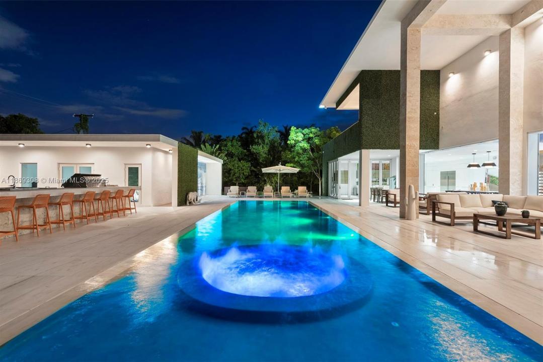 7450 SW 102nd St, Pinecrest, Florida 33156