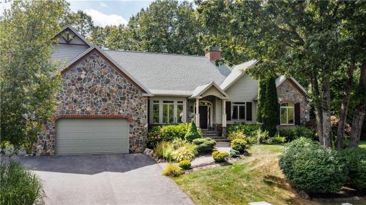 1 Victoria Drive, Smithfield, RI 02917, USA
