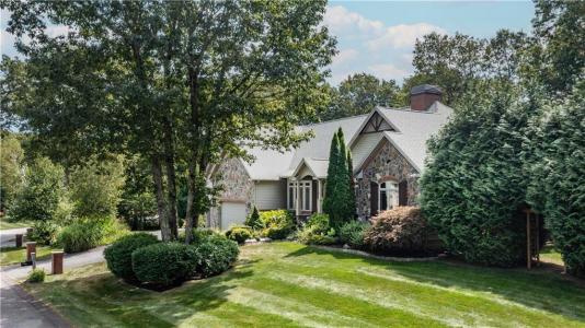 1 Victoria Drive, Smithfield, Rhode Island 02917