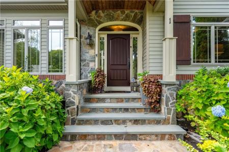 1 Victoria Drive, Smithfield, Rhode Island 02917