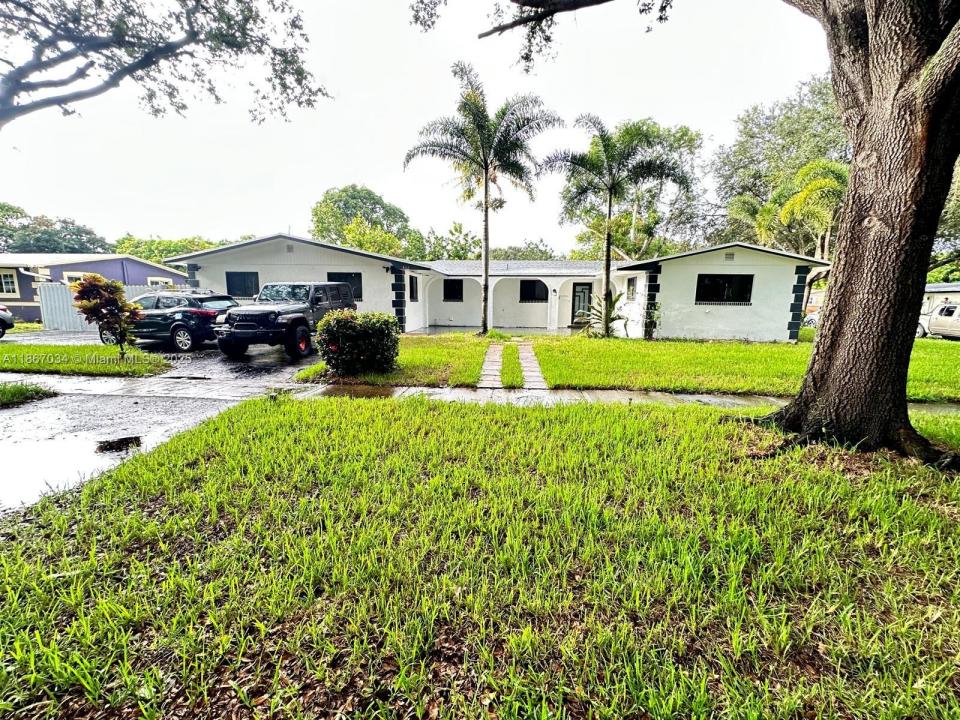 4661 NW 4th St 1, Plantation, Florida 33317, USA