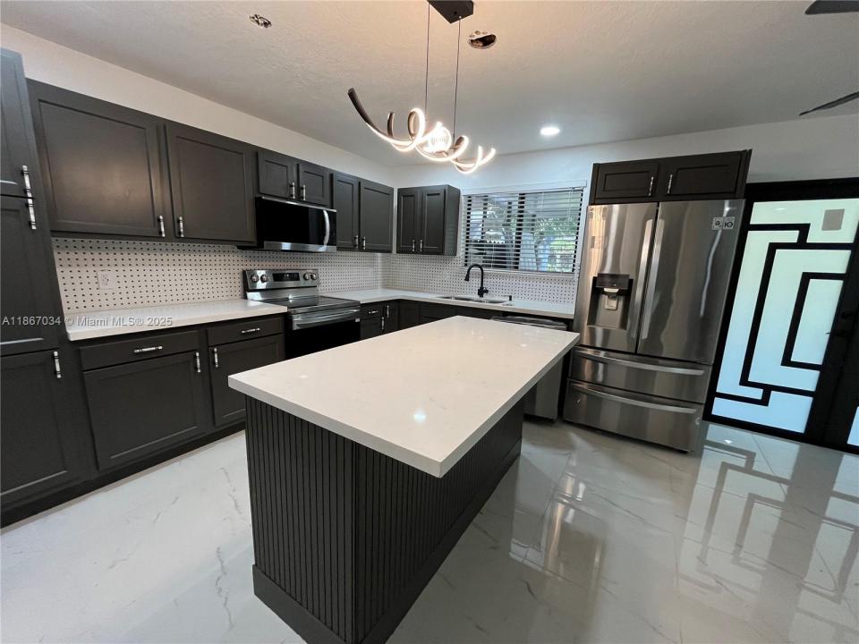 4661 NW 4th St 1, Plantation, Florida 33317, USA