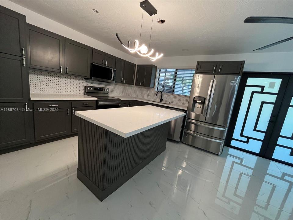 4661 NW 4th St 1, Plantation, Florida 33317, USA