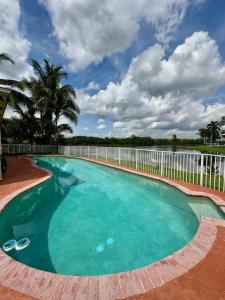 1989 NW 169th Ave, Pembroke Pines, Florida 33028