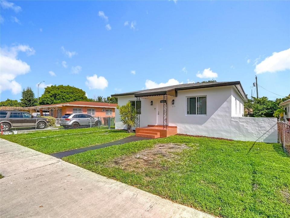 675 W 30th St, Hialeah, Флорида 33012, Соединенные Штаты