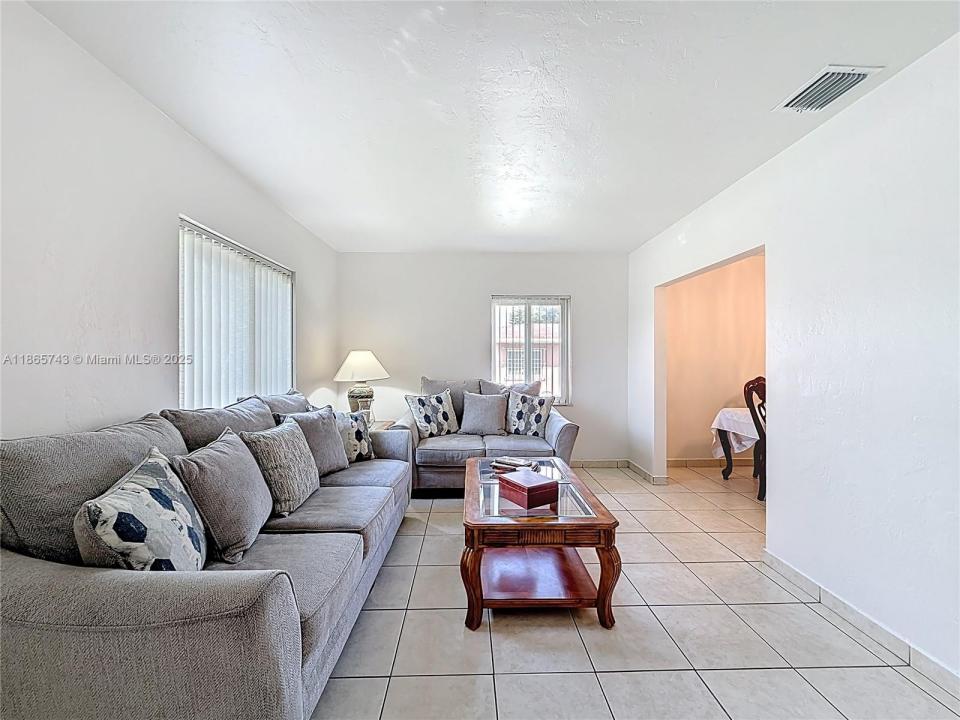 675 W 30th St, Hialeah, Флорида 33012, Соединенные Штаты