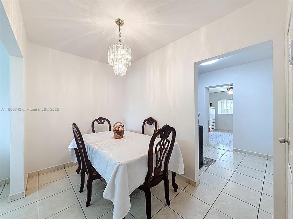 675 W 30th St, Hialeah, Флорида 33012, Соединенные Штаты