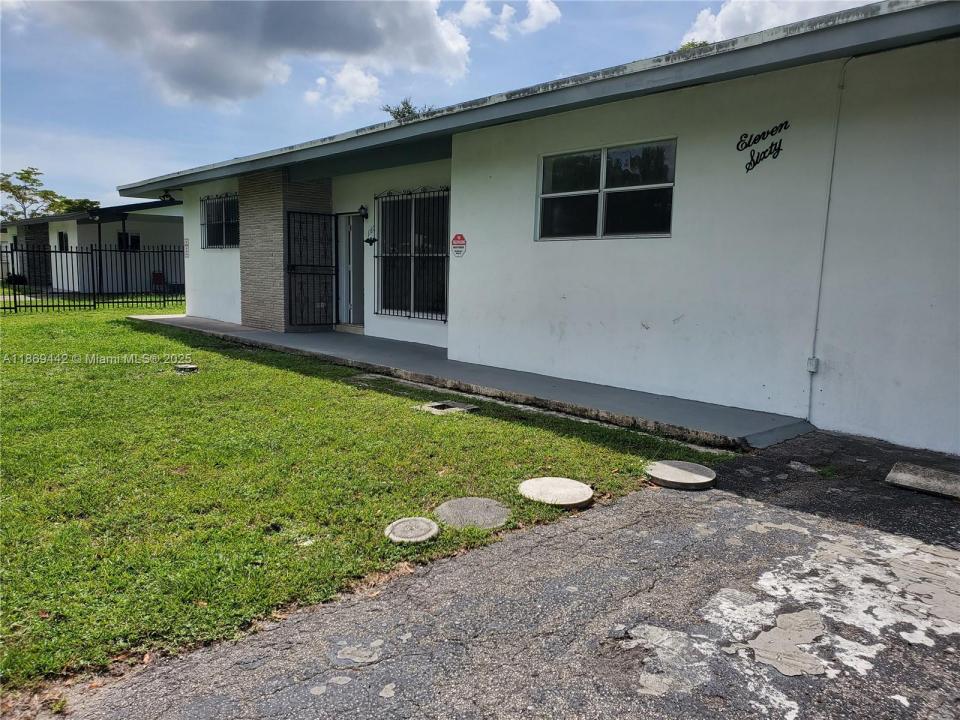 1160 NE 200th Ter, Miami, Florida 33179