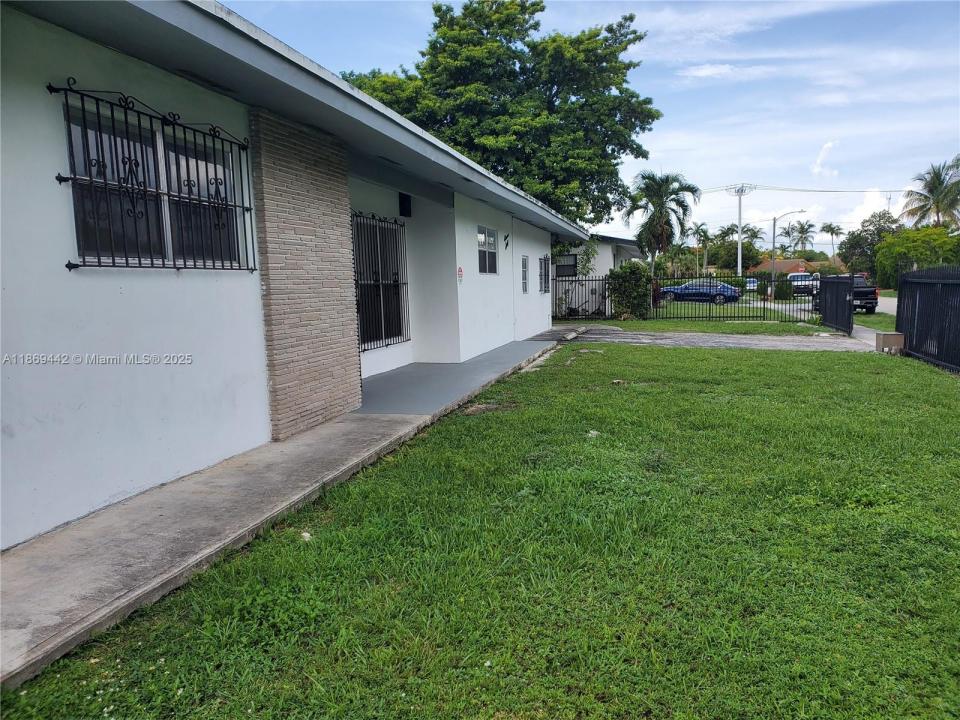 1160 NE 200th Ter, Miami, Florida 33179