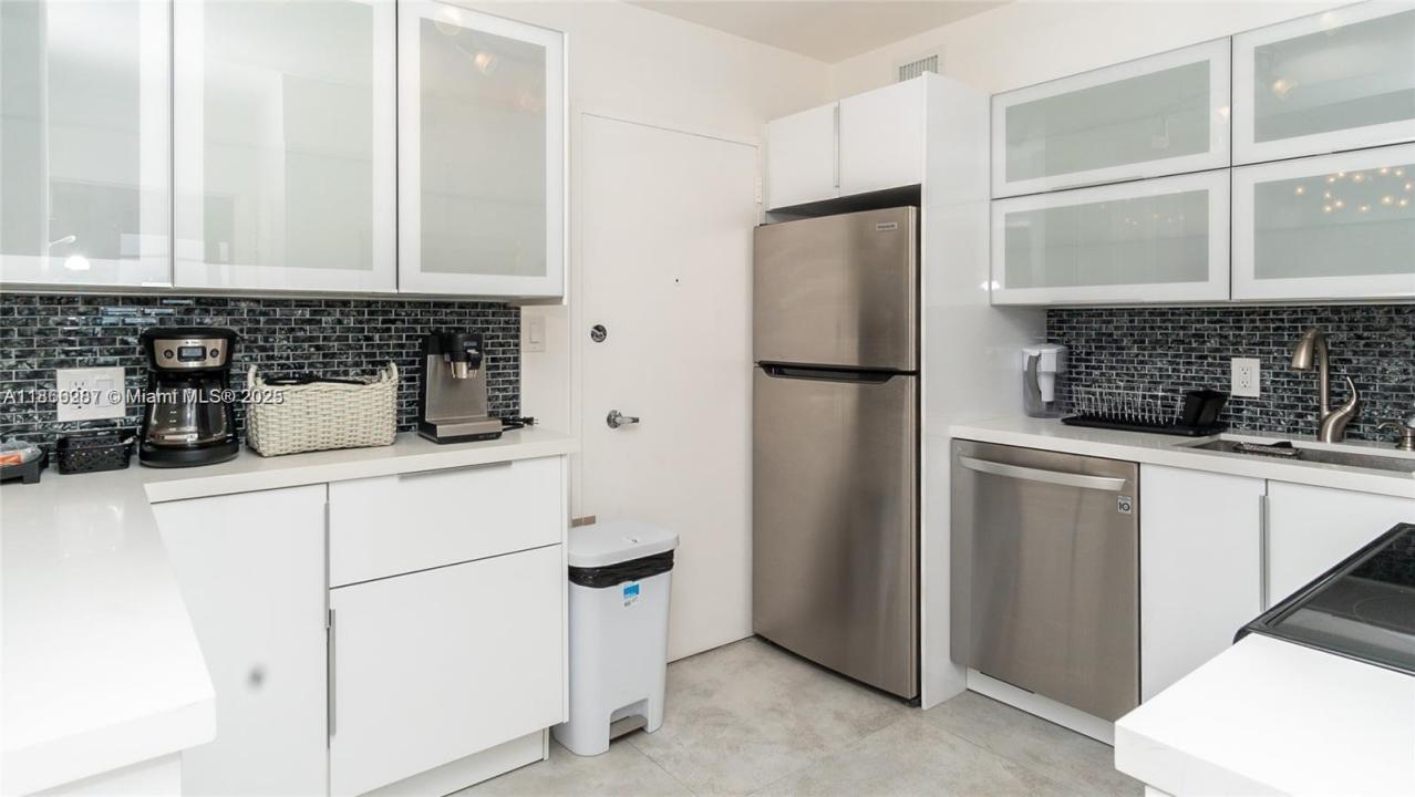 5161 Collins Ave 811, Miami Beach, Флорида 33140, Соединенные Штаты