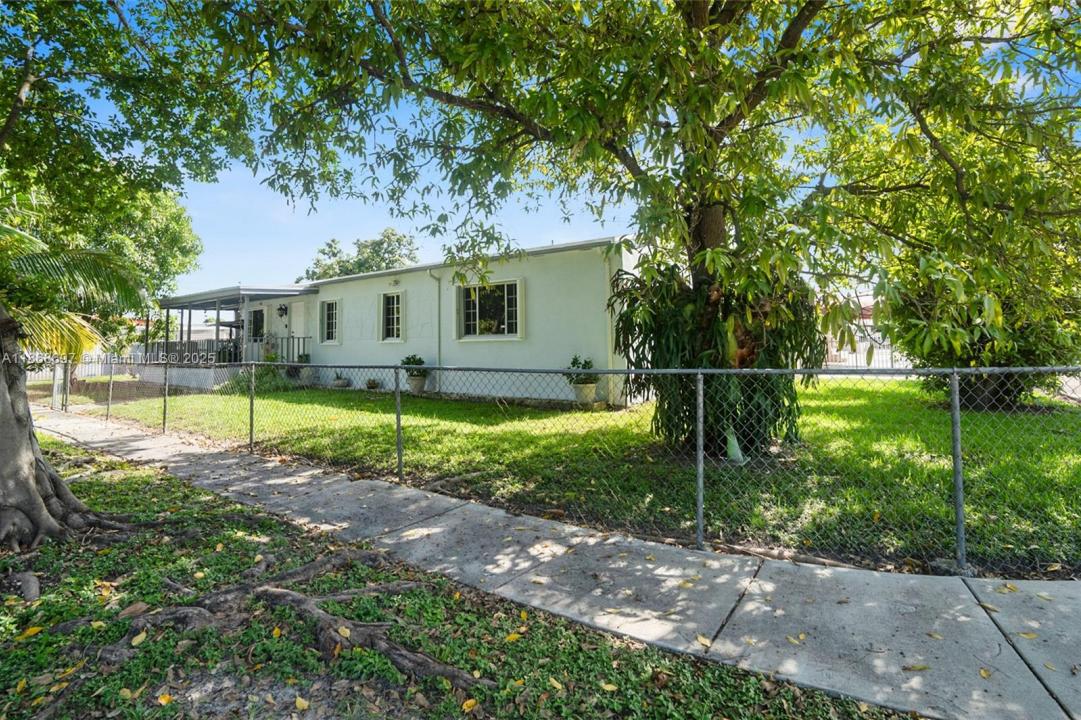 5621 E 1st Ave, Hialeah, 플로리다 33013, 미국