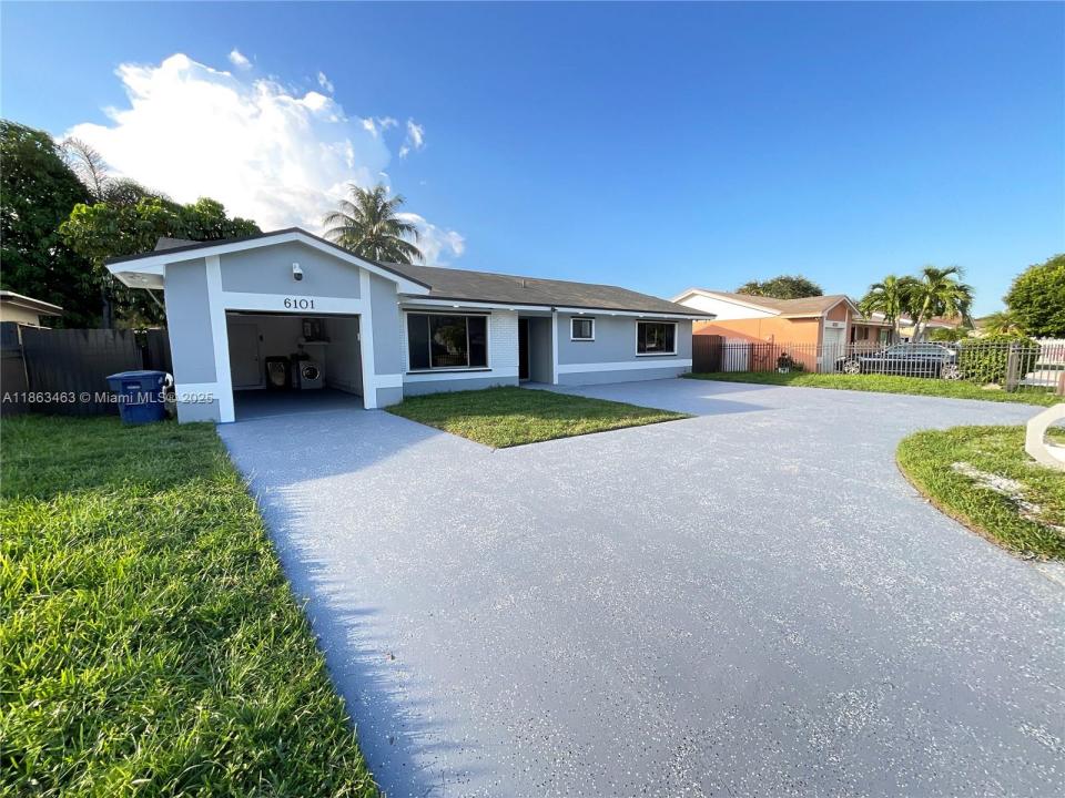 6101 NW 199th St, Hialeah, فلوريدا 33015, الولايات المتحدة