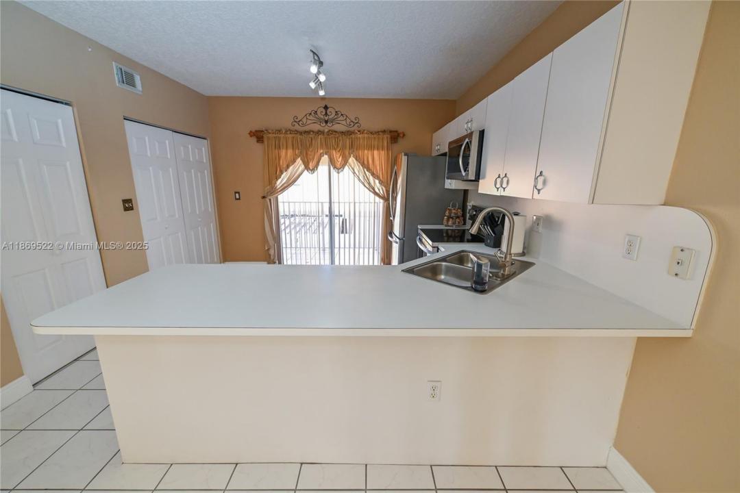 8390 NW 103rd St 205H, Hialeah Gardens, Florida 33016, Amerika Birleşik Devletleri