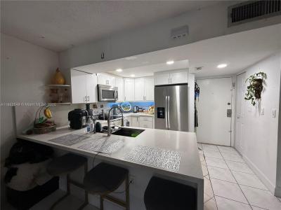 14201 N Kendall Dr 304D, Miami, Florida 33186, USA