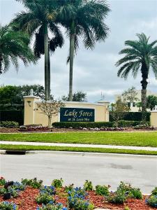 832 SW Rocky Bayou Ter, Saint Lucie West, Florida 34986, USA