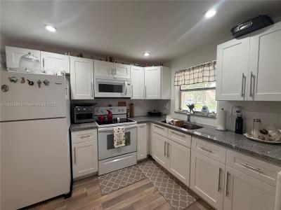 9581 Sunrise Lakes Blvd 101, Sunrise, Florida 33322, USA