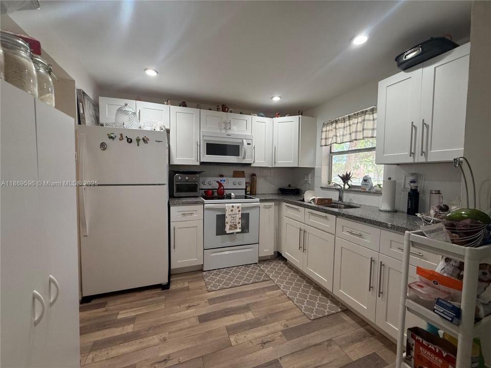 9581 Sunrise Lakes Blvd 101, Sunrise, Флорида 33322, Соединенные Штаты