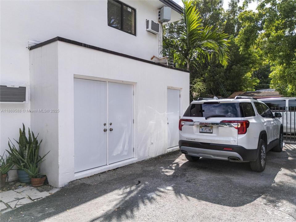 131 NE 77th St, Miami, Florida 33138