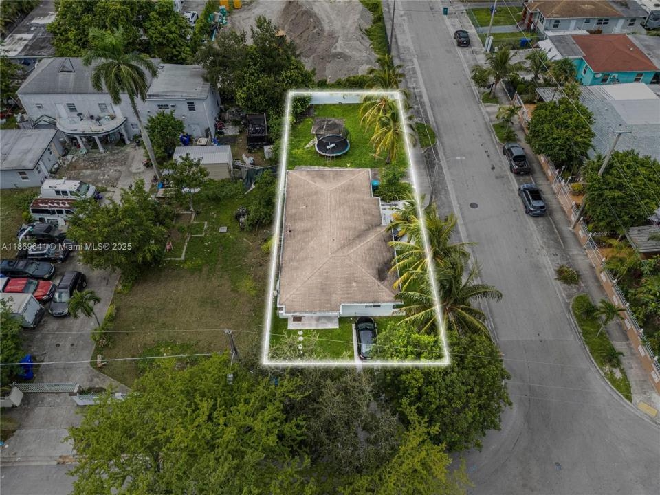 301 NW 34th St, Miami, Florida 33127