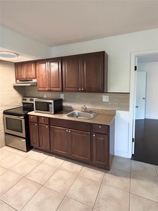 2010 NW 43rd Ter 6, Lauderhill, Florida 33313