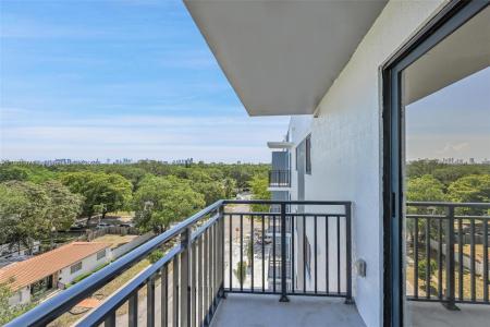 840 NE 130th Street 405, North Miami, Florida 33161, USA