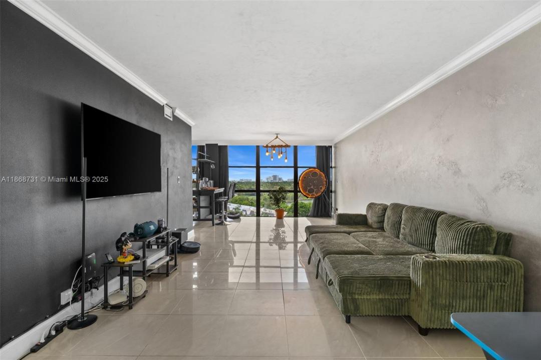 1000 Parkview Dr 1025, Hallandale Beach, Флорида 33009, Соединенные Штаты
