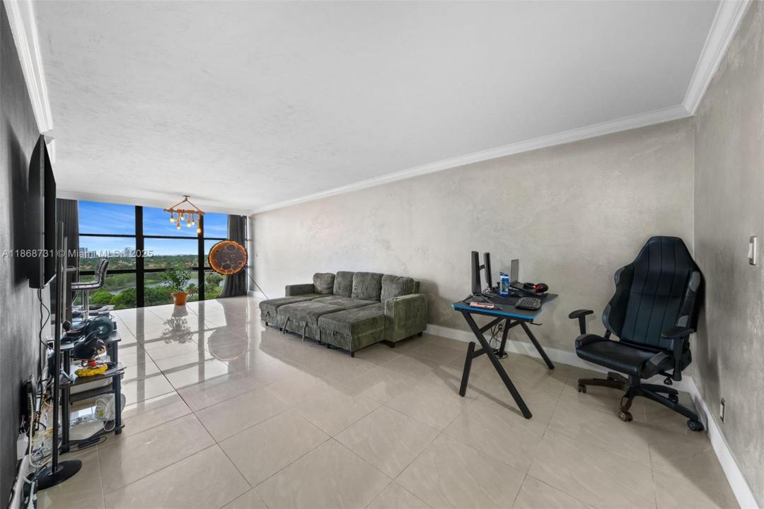 1000 Parkview Dr 1025, Hallandale Beach, Флорида 33009, Соединенные Штаты
