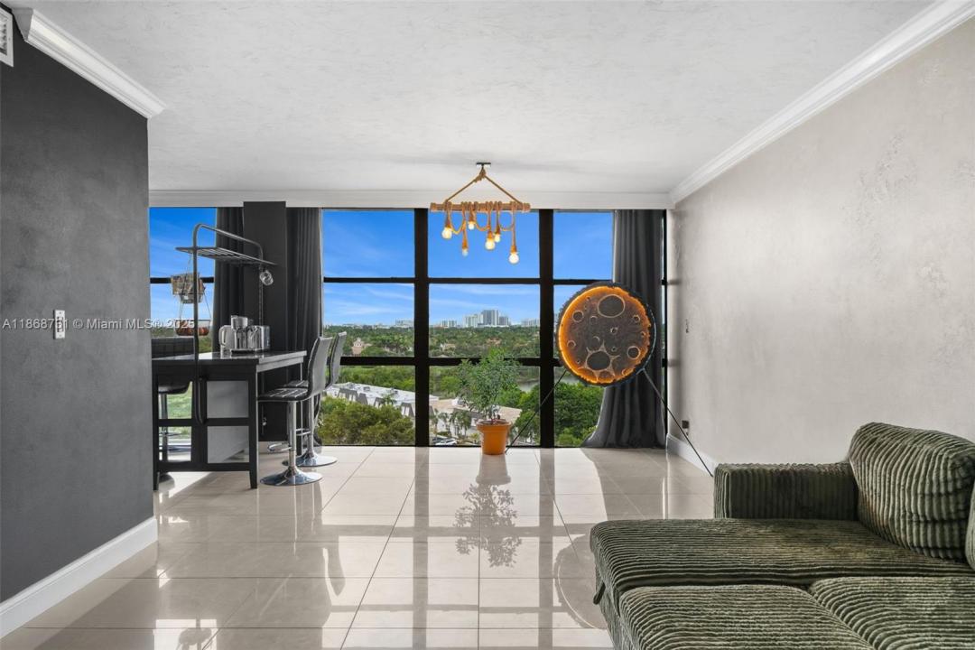 1000 Parkview Dr 1025, Hallandale Beach, Флорида 33009, Соединенные Штаты