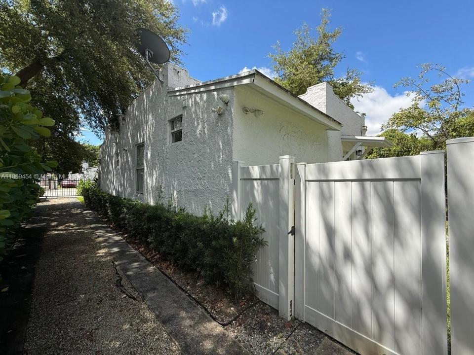 247 NW 58th St, Miami, Floryda 33127, USA